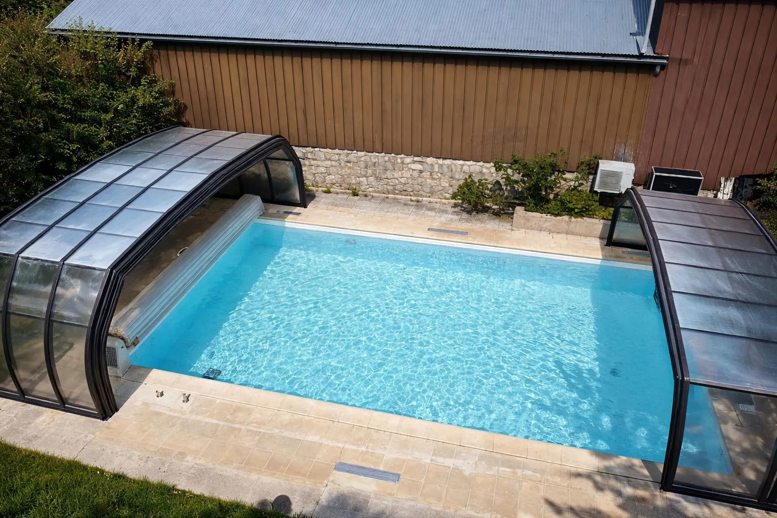 La piscine chauffée et couverte